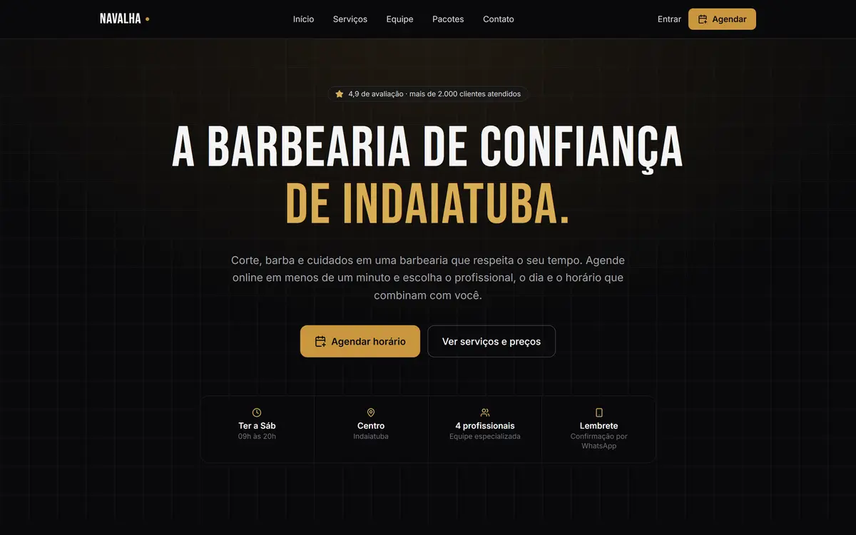 Landing pública da barbearia em tema escuro com detalhes dourados: menu no topo, seção de destaque com título e botões de agendamento, e seções de serviços com preço e duração, equipe e planos mensais.